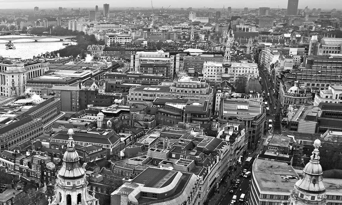 Black & white photo of London