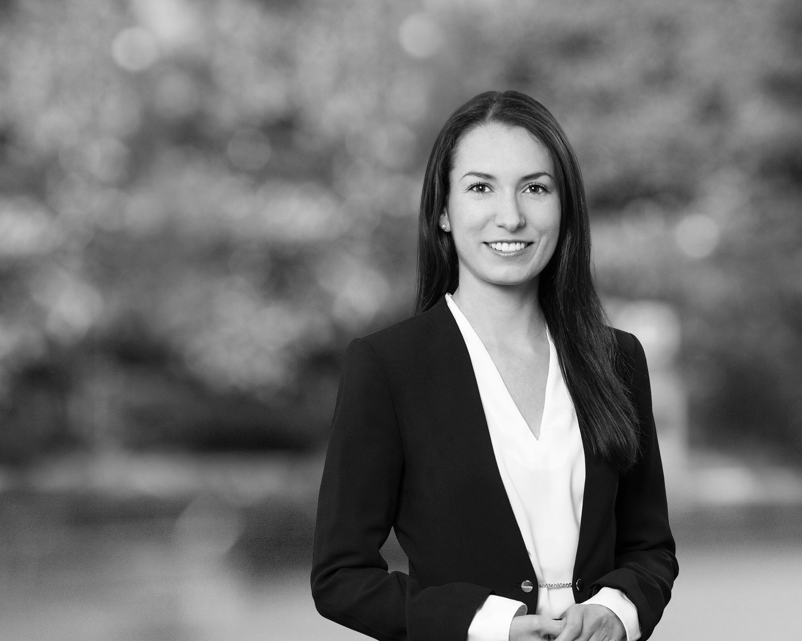 Lina Fiedler, Associate