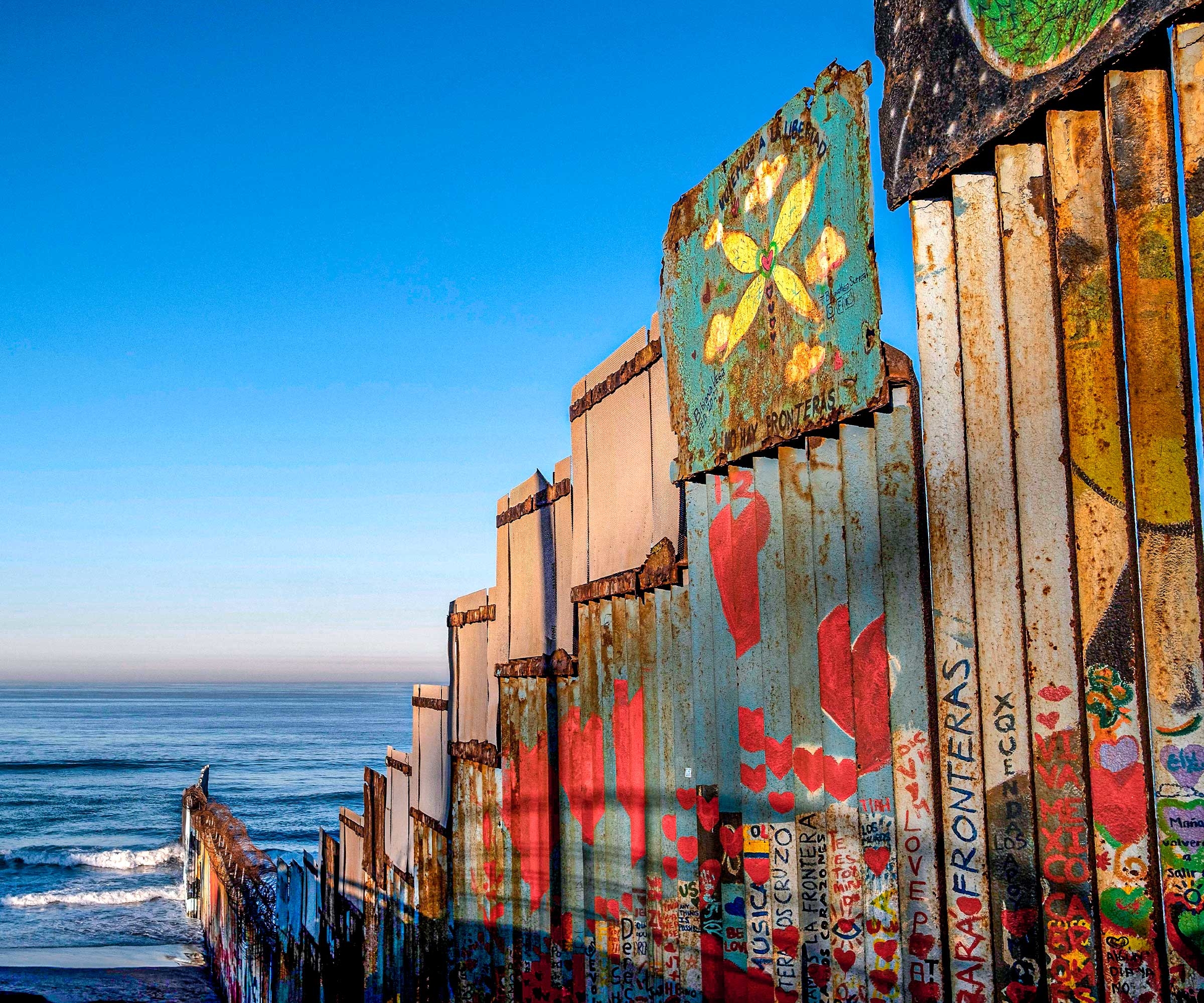 The US-Mexico border fencing at Playas de Tijuana, Mexico. © Guillermo Arias/AFP via Getty Images 
