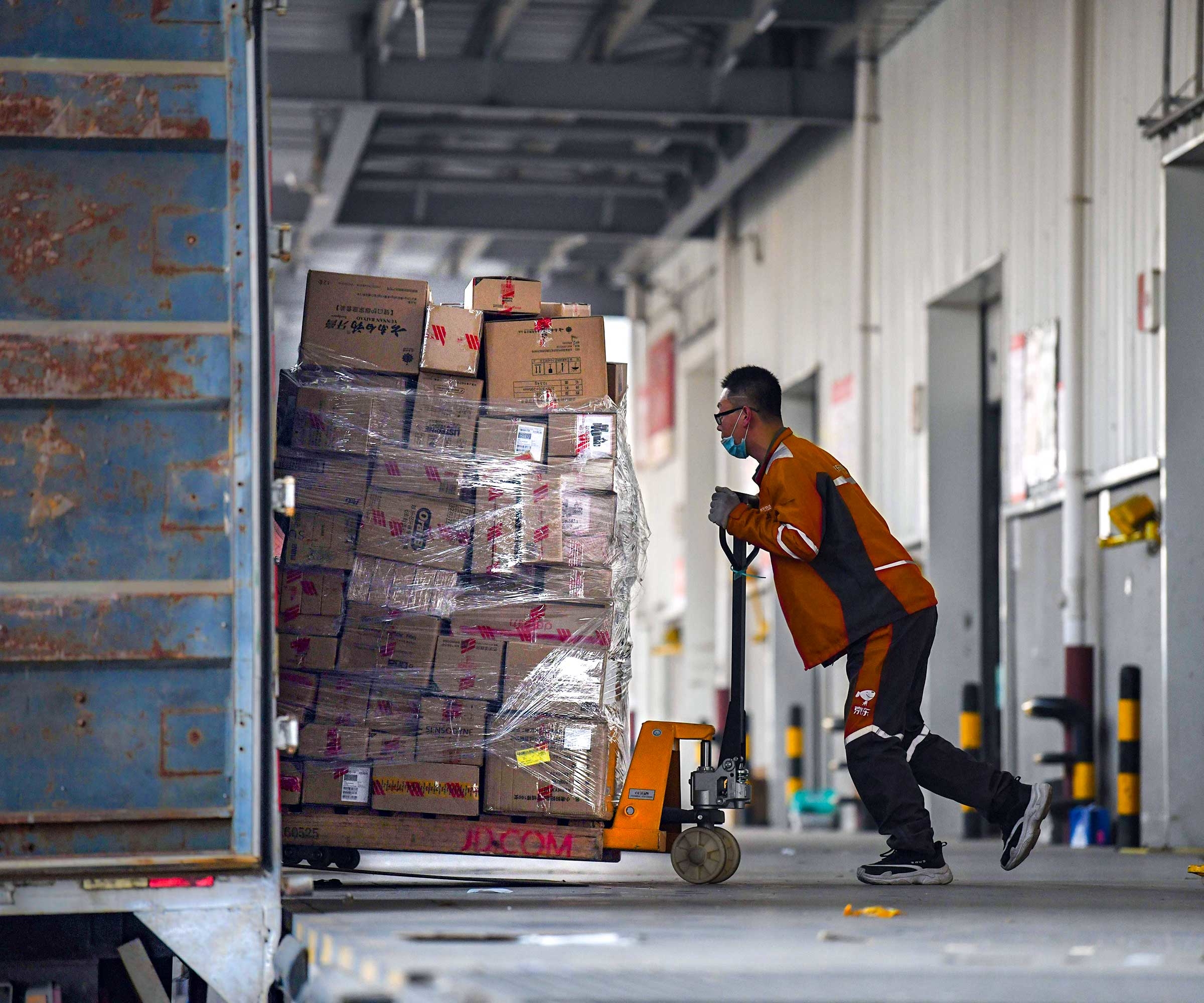 A warehouse employee works in Beijing. © Greg Baker/Getty Images