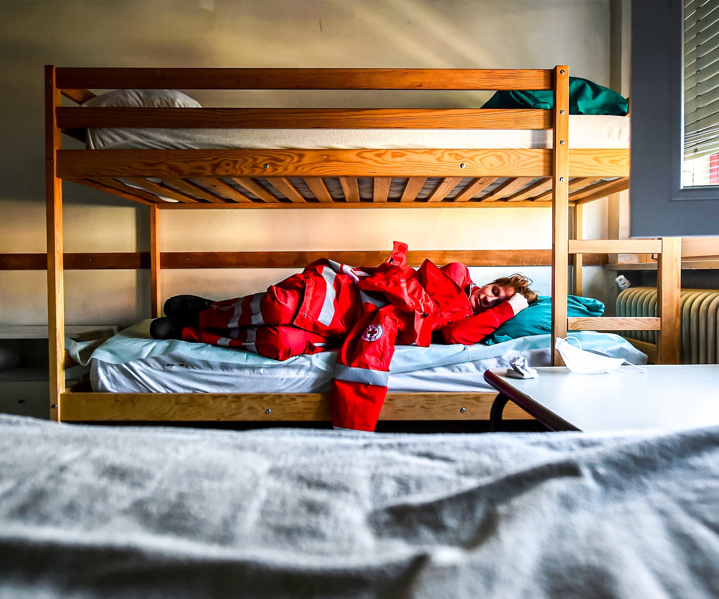 A Red Cross volunteer rests during Easter Sunday at the organization's headquarters in Turin, Italy. © Massimo Pinca/Reuters